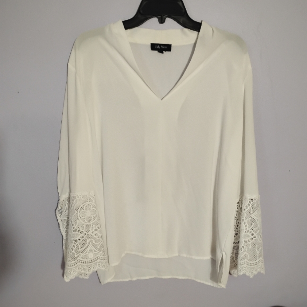 White Lily Moss Long Sleeve V-Neck Top